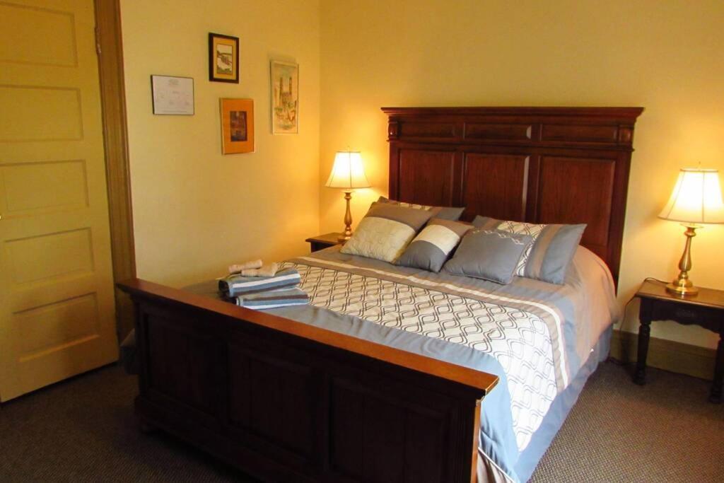 Great Gorge Guesthouse - Walk To The Falls, The Casino And All Downtown Restaurants - Across From The Aquarium Niagara Falls Esterno foto