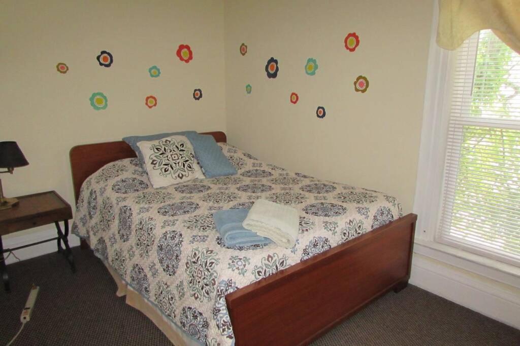 Great Gorge Guesthouse - Walk To The Falls, The Casino And All Downtown Restaurants - Across From The Aquarium Niagara Falls Esterno foto