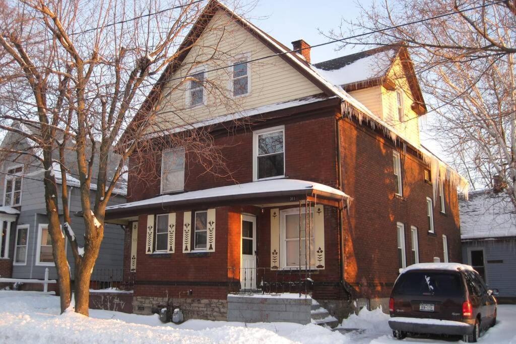 Great Gorge Guesthouse - Walk To The Falls, The Casino And All Downtown Restaurants - Across From The Aquarium Niagara Falls Esterno foto