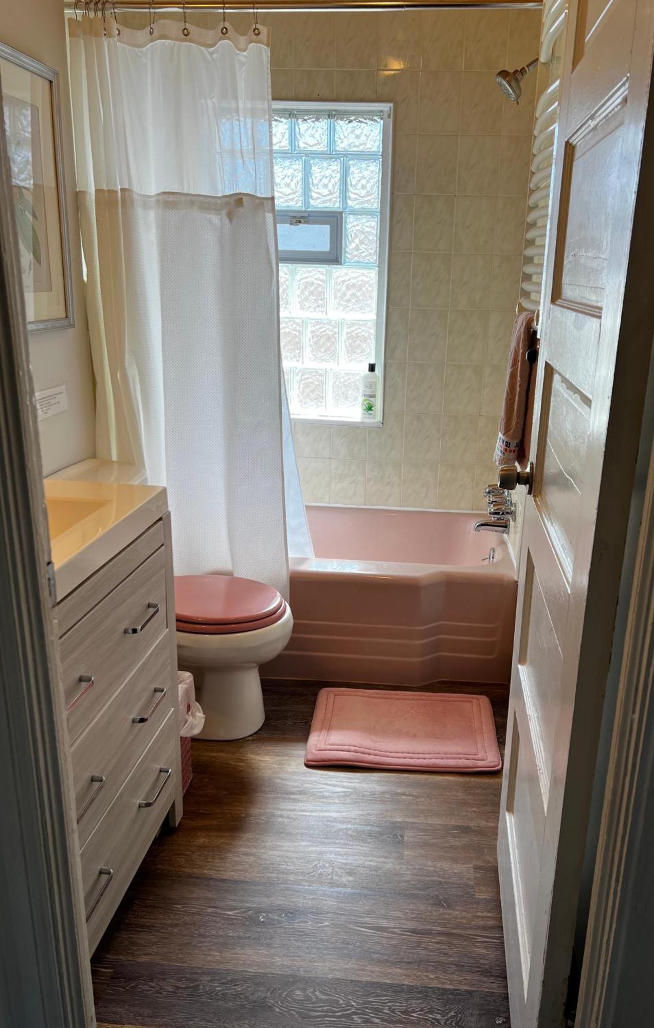 Great Gorge Guesthouse - Walk To The Falls, The Casino And All Downtown Restaurants - Across From The Aquarium Niagara Falls Esterno foto